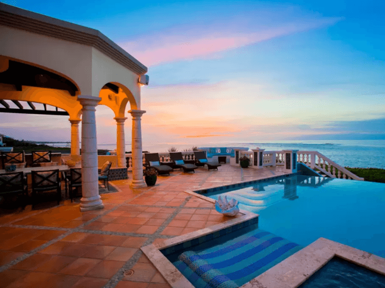 13 Coolest Airbnb Places To Stay to have a luxury feel
