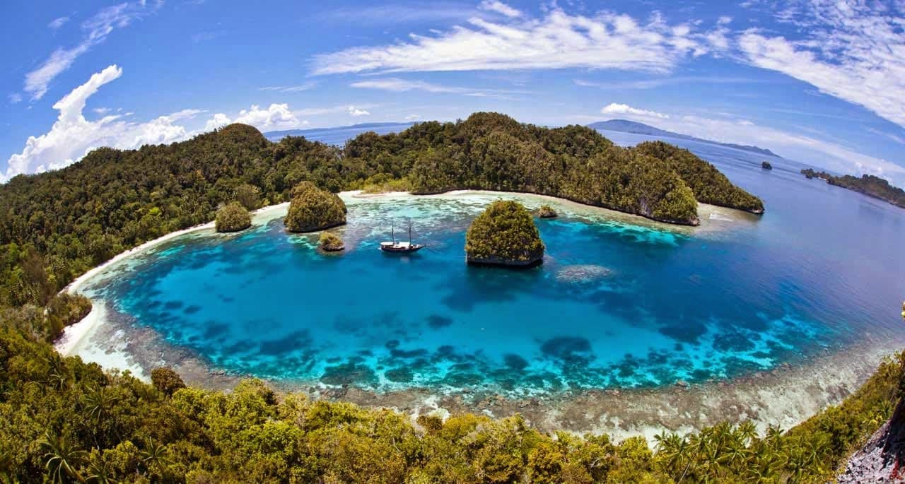 Find Out About Indonesia's Enchanting Wonders: Top 11 Places to Go Find Out About Indonesia's Enchanting Wonders: Top 11 Places to Go