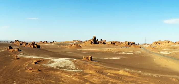 Lut_Desert