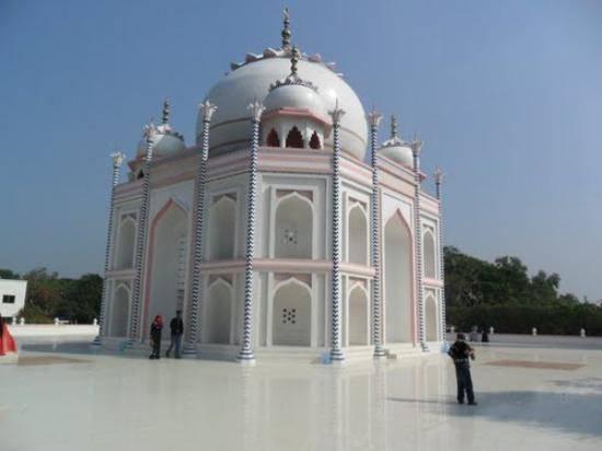 banglar-taj-mahal