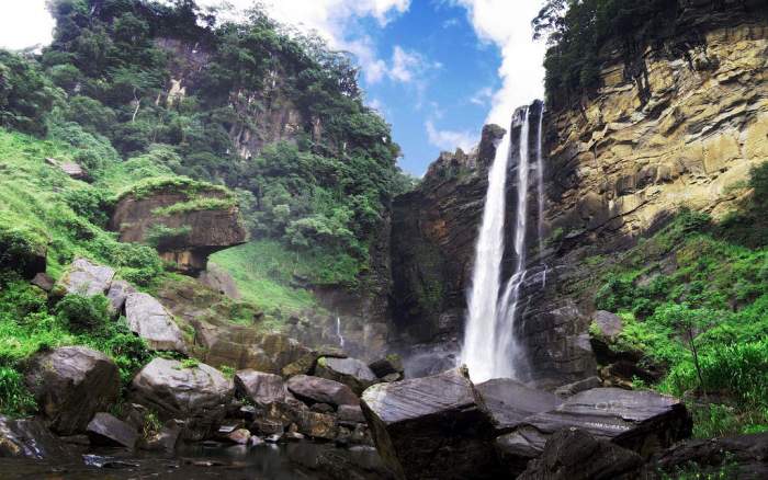  beautiful waterfall in sri lanka