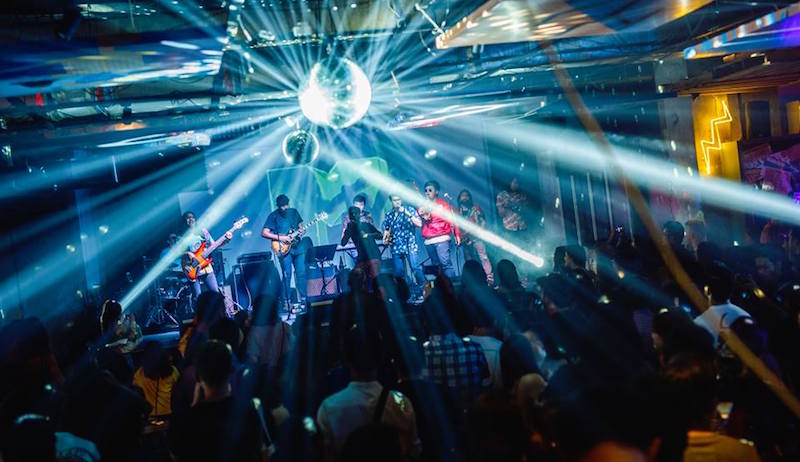 Groove the Disco