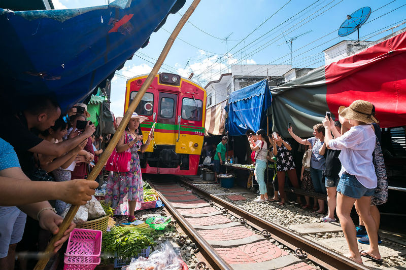 maeklong railway market