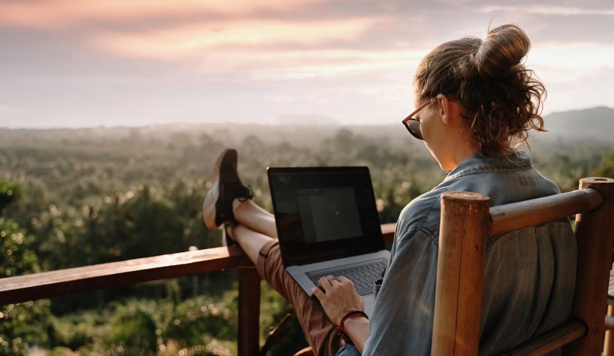 How to Balance Work and Travel