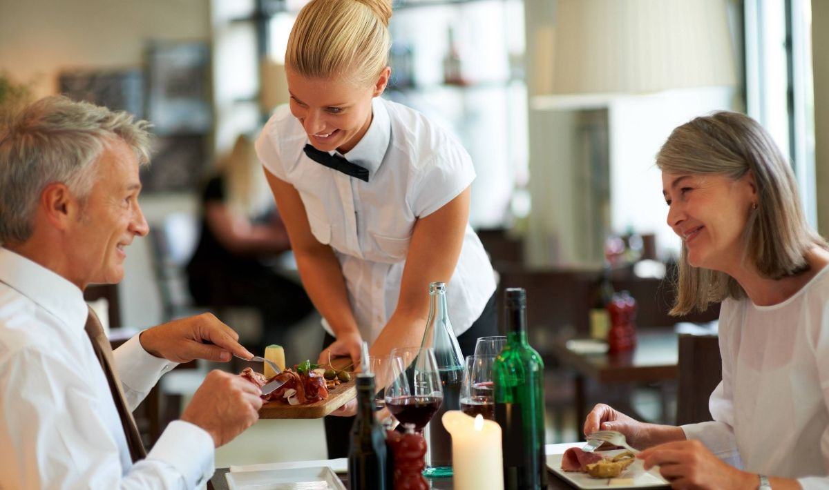 tipping at restaurants in London