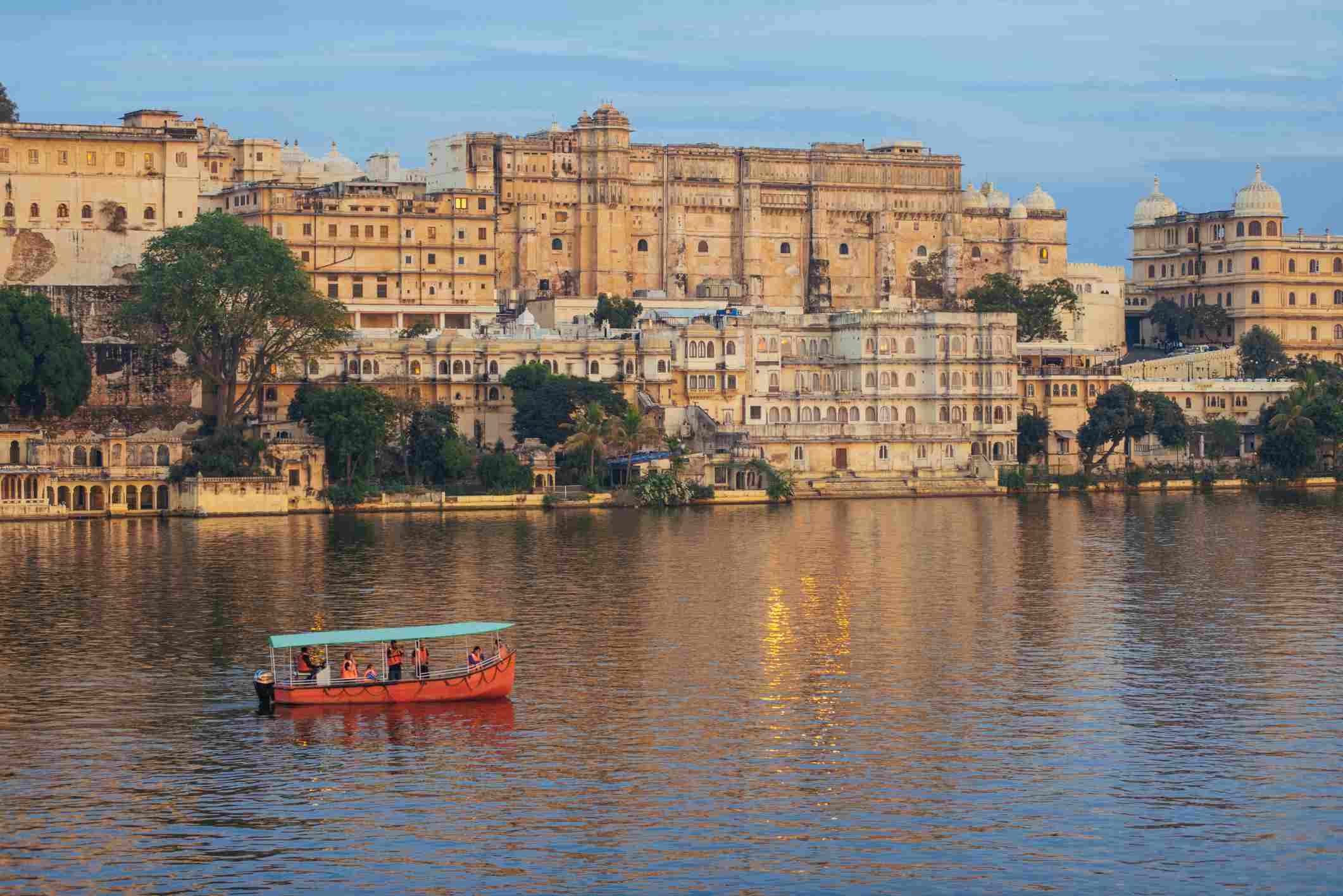 Udaipur: Discover Royalty Amidst Lakes and Palaces